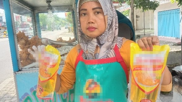 Ilustrasi penjual minyak goreng di pasar tradisional
