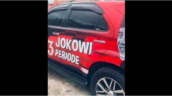 Mobil dengan branding Jokowi 3 Periode/Net