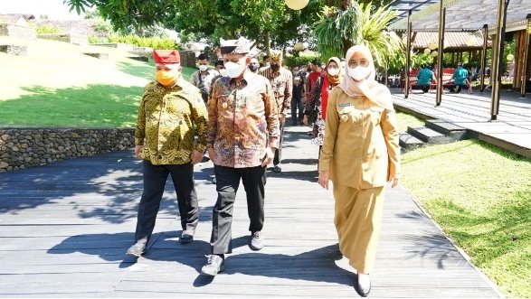 Bupati Ipuk menerima kunjungan kerja Gubernur Kepri, Ansar beserta rombongan di Pendapa/dok. Humas Pemkab Bwi