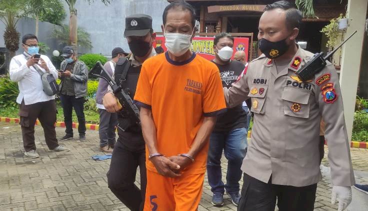 Pelaku saat digiring polisi/RMOLJatim