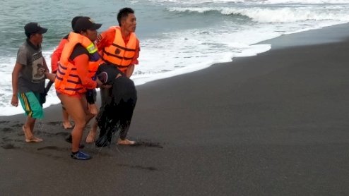 Korban saat dievakuasi dari perairan Segoro kidul Jember.