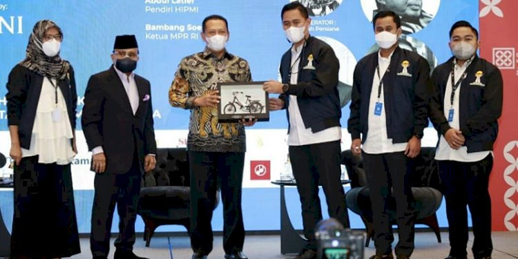 Jajaran pengurus HimpiJaya bersama Ketua MPR RI, Bambang Soesatyo/Ist