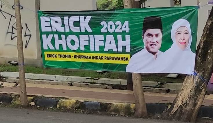 Baliho Erick Thohir-Khofifah Indar Parawansa di Jalan Basuki Rahmat, Kecamatan Kartoharjo, Kota Madiun /Demmas Adi Kurniawan