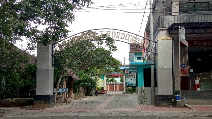 Salah satu gedung sekolah yang ditutup.