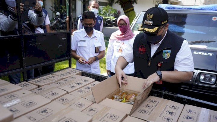 Bupati Kediri saat melakukan pengecekan distribusi migor