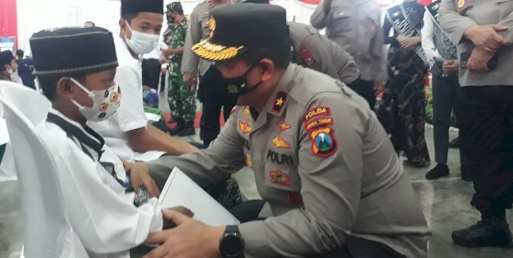 Wakapolda Jatim Brigjen Pol Slamet Hadi Supraptoyo meninjau vaksinasi booster di Jombang/RMOLJatim