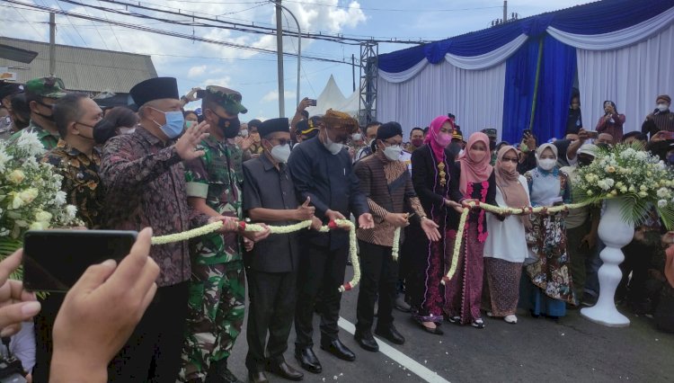 Wali Kota Malang, Drs.H. Sutiaji bersama Forkopimda Kota Malang saat meresmikan Jembatan Tlogomas/RMOLJatim