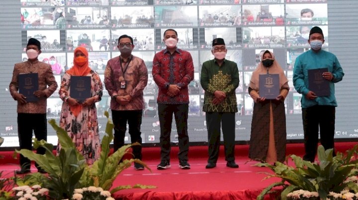 Wali Kota Eri Cahyadi bersama hafidz dan hafidzah serta moden/RMOLJatim