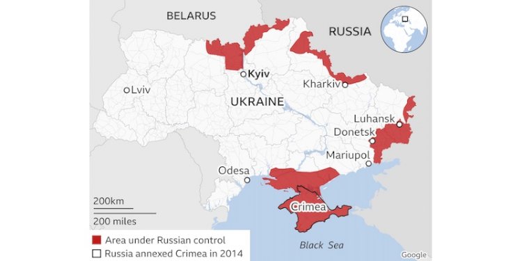 Wilayah berwarna merah sudah dikuasai oleh pasukan Rusia hingga 25 Februari 2022 pukul 18.00 waktu setempat/BBC