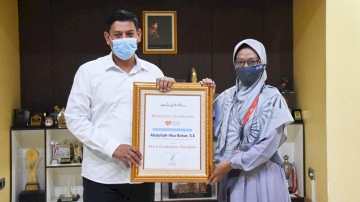 Walikota Kediri saat menerima penghargaan