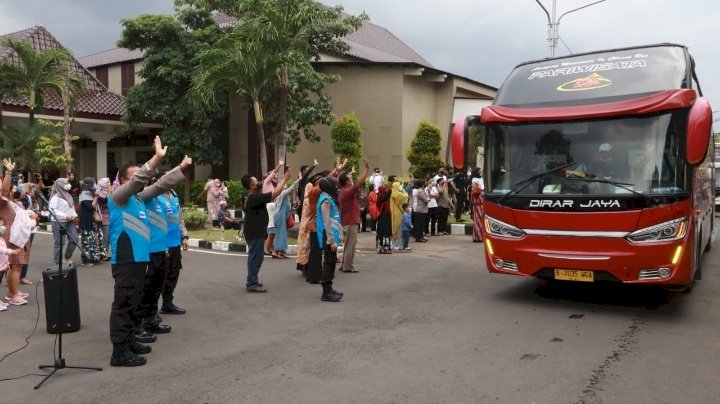 Pelepasan peserta pendidikan sekolah Perwira angkatan 51 di Polda Jatim