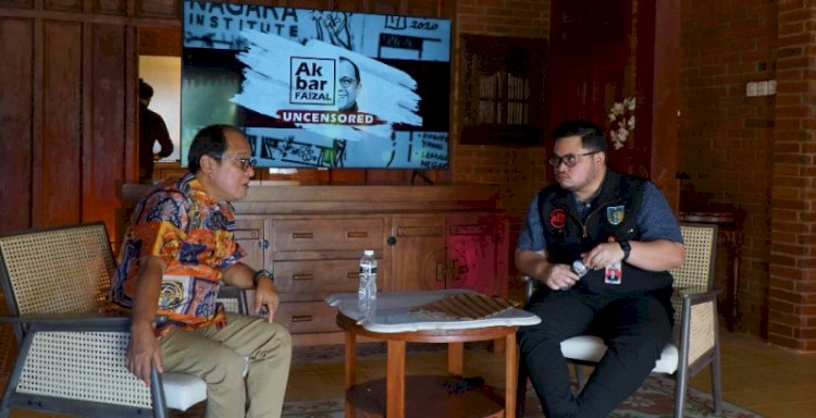 Bupati Kediri Hanindhito Himawan Pramana saat mengikuti podcast bersama Akbar Faisal/Ist