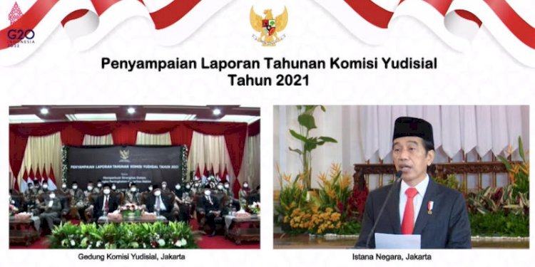 Presiden Joko Widodo saat memberi sambutan Penyampaian Laporan Tahunan Komisi Yudisial (KY) tahun 2021 secara virtual/Net