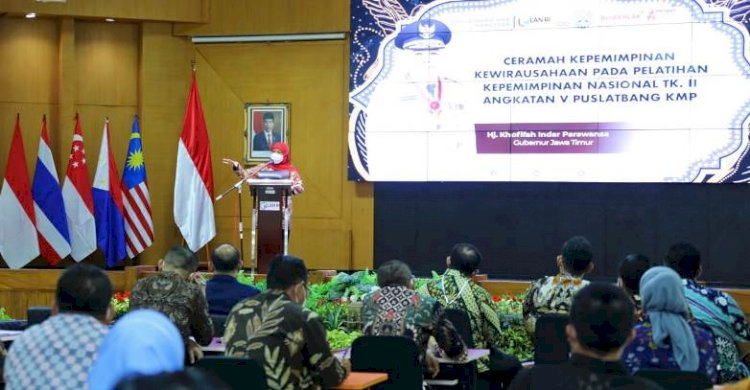 Khofifah Indar Parawansa saat menghadiri Pelatihan Kepemimpinan Nasional Tingkat II Angkatan V di Auditorium Hasanuddin Makassar/Ist