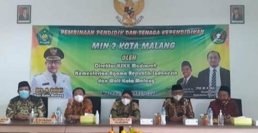 Wali Kota Malang H Sutiaji (tengah) dalam kegiatan Pembinaan Pendidik dan Tenaga Kependidikan/Ist