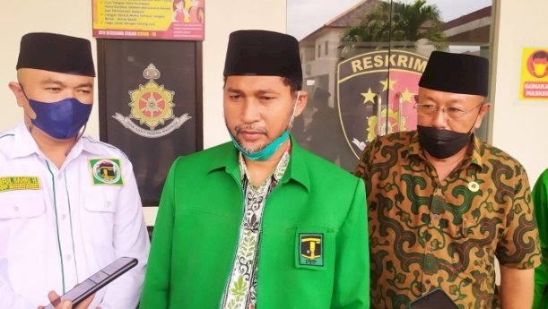 Jajaran DPC PPP Bondowoso saat di Mapolres Bondowoso/RMOLJatim 