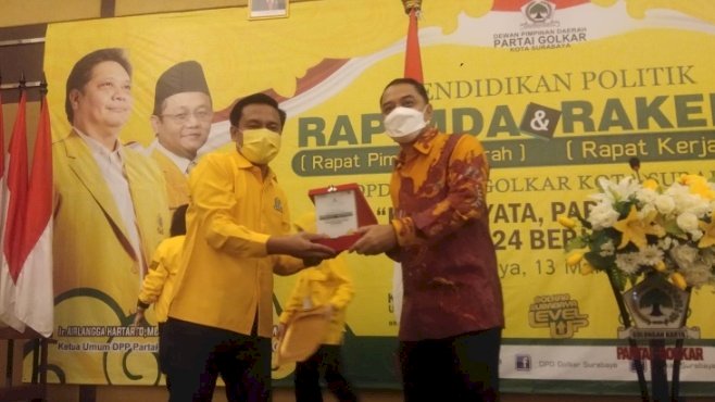 Ketua DPD Golkar Surabaya Arif Fathoni dan Wali Kota Eri Cahyadi/RMOLJatim