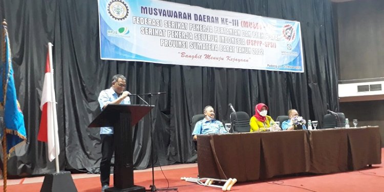 Jumhur Hidayat saat memberi sambutan pada Musda III Federasi Serikat Pekerja Pertanian dan Perkebunan KSPSI di Padang, Sumbar/RMOL