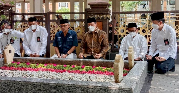 Kepala BNPT Komjen Pol Boy Rafli Amar saat ziarah di makam Gus Dur/Ist