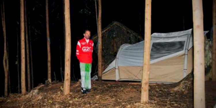 Presiden Joko Widodo saat bermalam di dalam tenda di titik nol Ibu Kota Negara (IKN), Selasa malam (14/3)/Net