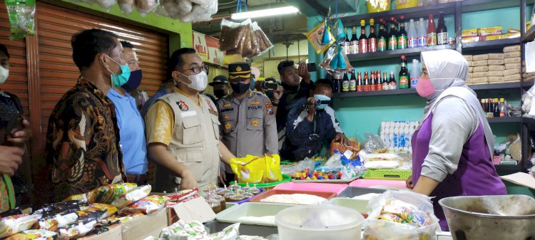 Satgas pangan melakukan Sidak di Pasar Wonokromo Surabaya. 