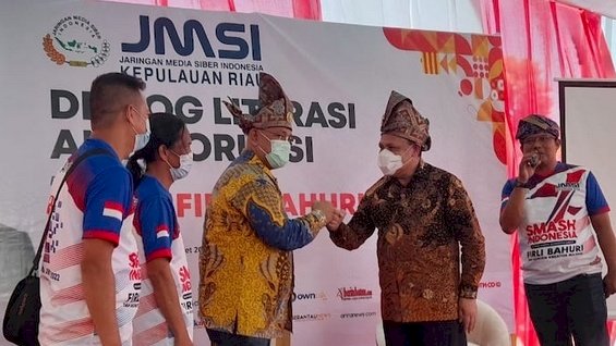 Ketua Komisi Pemberantasan Korupsi (KPK), Firli Bahuri bersama Ketua Umum Jaringan Media Siber Indonesia (JMSI), Teguh Santosa di Kota Batam, Kepri/RMOL