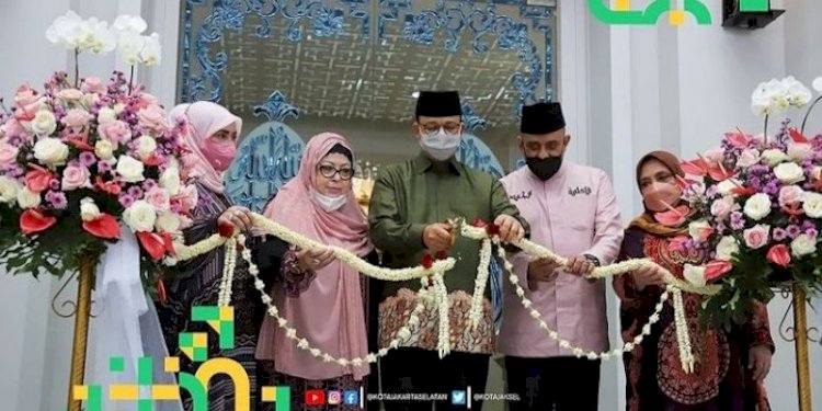 Gubernur DKI Jakata Anies Baswedan saat meresmikan Masjid Fatimah Muhammad/Net