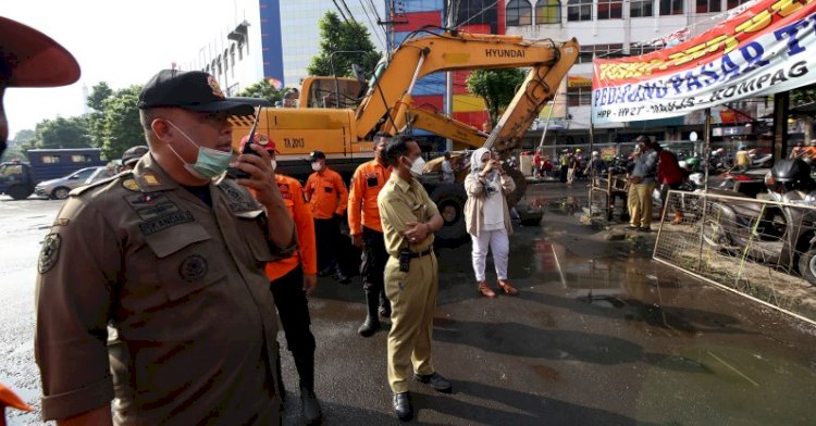 Alat berat disiapkan untuk membongkar TPS/RMOLJatim