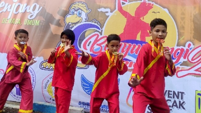 Para Siswa Kabupaten Malang yang Mendapat Medali di Banyuwangi Championship Pencak Silat