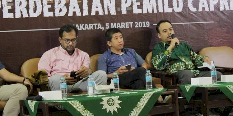 Kepala Litigasi LBH PP Muhammadiyah Gufroni (kanan) daat bersama Direktur Lokataru Haris Azhar/Net