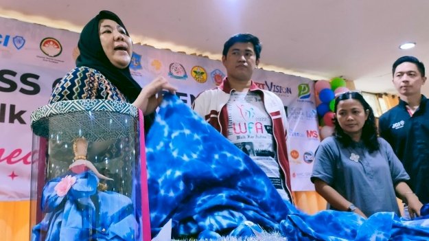 Hasil karya anak anak autis yang akan dipamerkan 