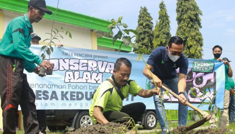 Aksi tanam pohon di Balai Desa Kedungdjati/RMOLJatim