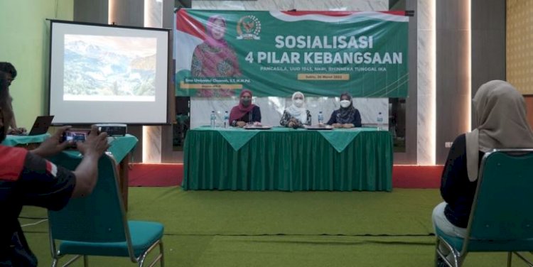 Anggota DPR RI dari Fraksi PPP, Ema Umiyyatul Chusnah (tengah) saat sosialisasi 4 Pilar Kebangsaan di hadapan mahasiswa Universitas KH Wahab Chasbullah (Unwaha) Tambakberas, Jombang/RMOLJatim