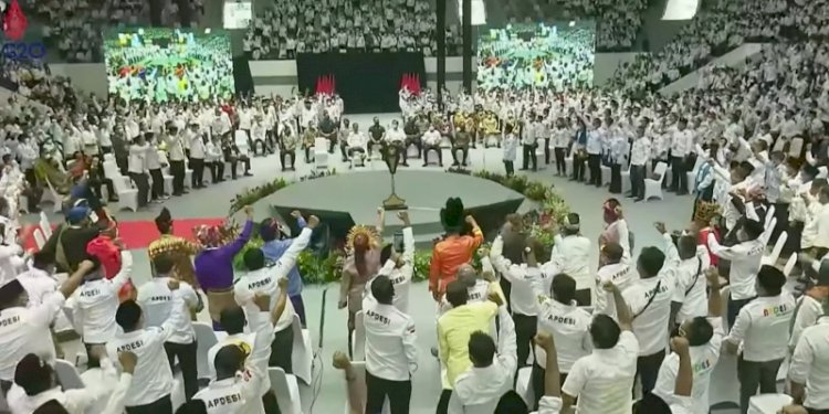 Asosiasi Pemerintah Desa Seluruh Indonesia (Apdesi) pimpinan Surtawijaya mendukung presiden tiga periode/Net