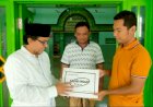 Sambut Ramadan, Ketua DPC PPP Kabupaten Probolinggo Bagikan Sarung di Masjid Untuk Musafir