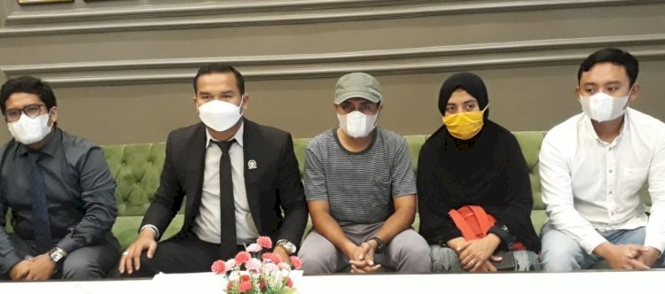 Majikan berinisial F didampingi kuasa hukumnya, Hatarto Pakpahan/RMOLJatim