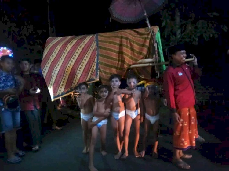 Tampak tuyul dalam kirab Ramadhan/RMOLJatim