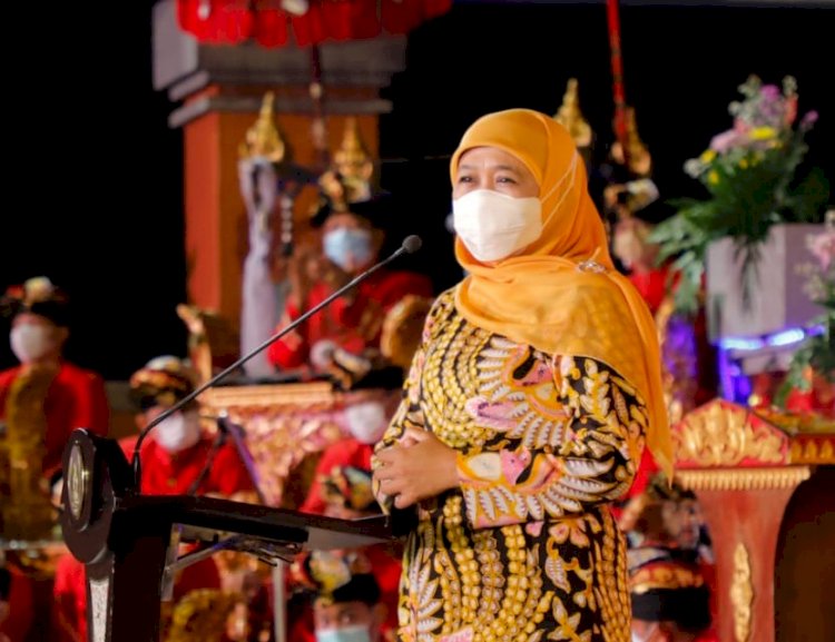 Gubernur Jawa Timur Khofifah Indar Parawansa di perayaan Dharma Santi Hari Raya Nyepi Tahun Baru Saka 1944 di Komplek Pura Segara, Kenjeran, Minggu (3/4/2022) malam/Ist