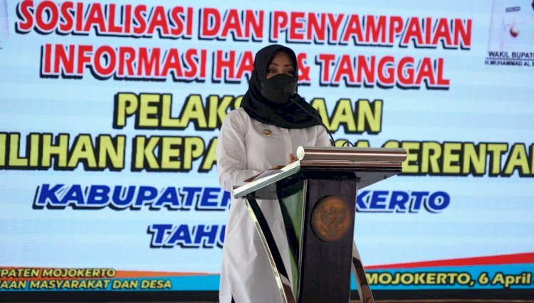 Bupati Mojokerto, Ikfina Fahmawati saat membuka sosialisasi pelaksanaan Pilkades serentak 2022/ist