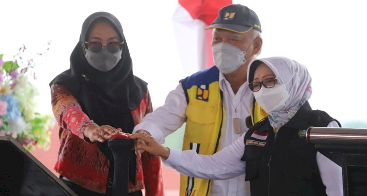 Menteri PUPR Basuki Hadimuljono saat meresmikan jembatan ploso, Jombang/RMOLJatim