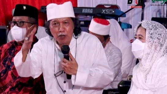 Cendekiawan muslim Muhammad Ainun Nadjib dalam acara "Sinau bersama Cak Nun" di Lenteng Agung, Jakarta/Net