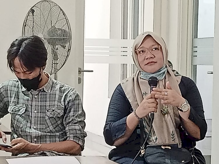 Salawati Taher, salah satu tim advokasi Aliansi Jurnalis Independen (AJI) Surabaya/Iwt