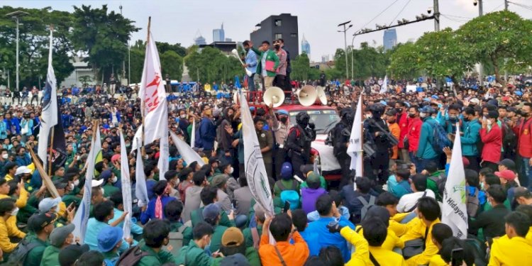 Aksi demonstrasi Badan Eksekutif Mahasiswa Seluruh Indonesia (BEM SI) di depan Gedung DPR RI, Senin 11 April 2022/RMOL