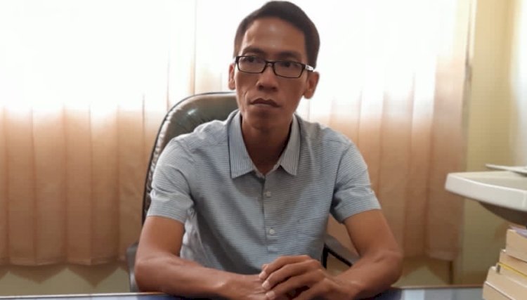 Ahmad Hanafi di ruang kerjanya kantor KPU Kabupaten Jember/RMOLJatim