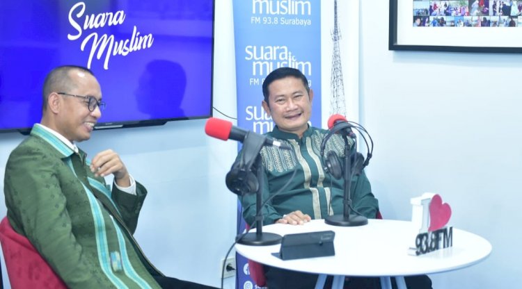 Bupati Lamongan Yuhronur Efendi di Studio Radio Suara Muslim Surabaya/Ist