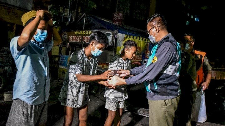 Eddy Christijanto saat melakukan pendekatan dan edukasi pada remaja/RMOLJatim