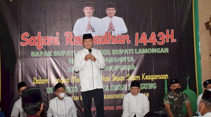 Bupati Lamongan Yuhronur Enfendi saat menghadiri Safari Ramadan/RMOLJatim 