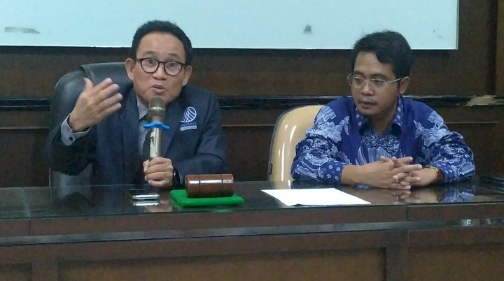 Ketua DPC Peradi Surabaya, Hariyanto (kiri) dan Koordinator Wilayah (Korwil) Peradi Jatim Kukuh Pramonobudi/RMOLJatim