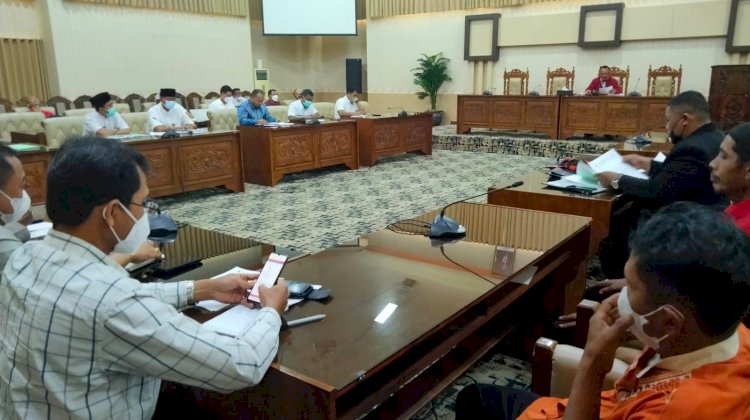 Puluhan warga Alasbuluh ikut hearing di DPRD Banyuwangi/RMOLJatim