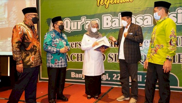 Bupati Banyuwangi Ipuk Fiestiandani menghadiri bedah buku Terjemah Al-Qur'an Bahasa Osing yang dirilis Universitas Islam Negeri KH Achmad Siddiq Jember/Humas